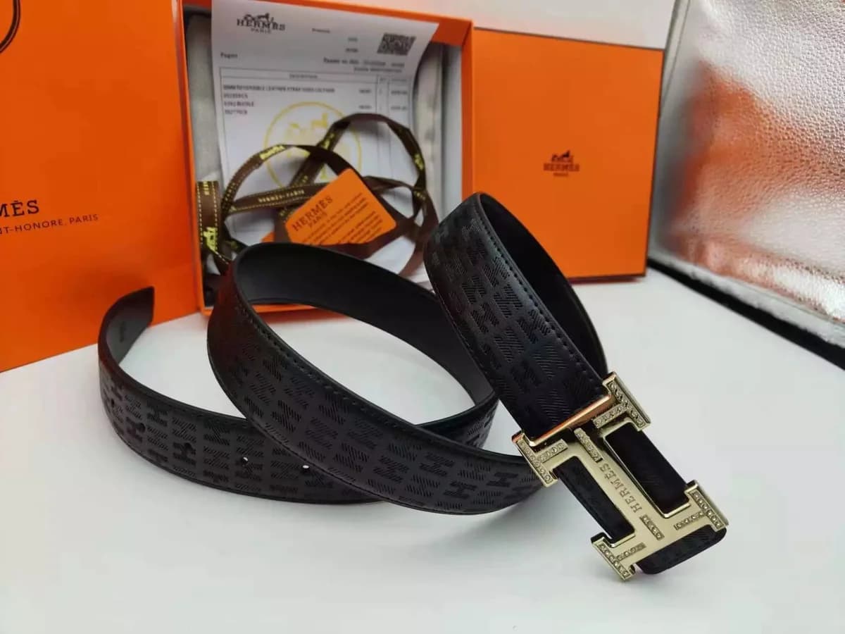 Hermès Black Leather Belt with H Buckle — product photo on Sugargoo Spreadsheet
