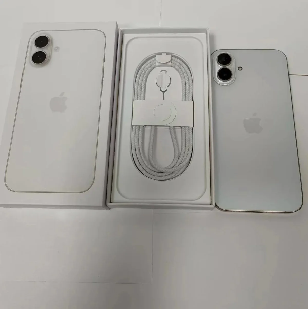 Apple iPhone 15 White Smartphone — product photo on Sugargoo Spreadsheet