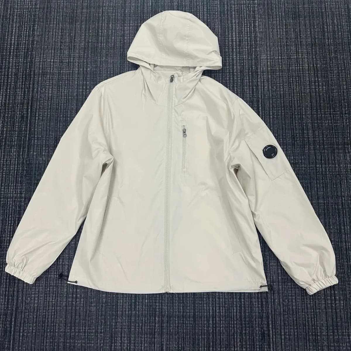 CP Company Goggle Hooded Jacket Beige — product photo on Sugargoo Spreadsheet