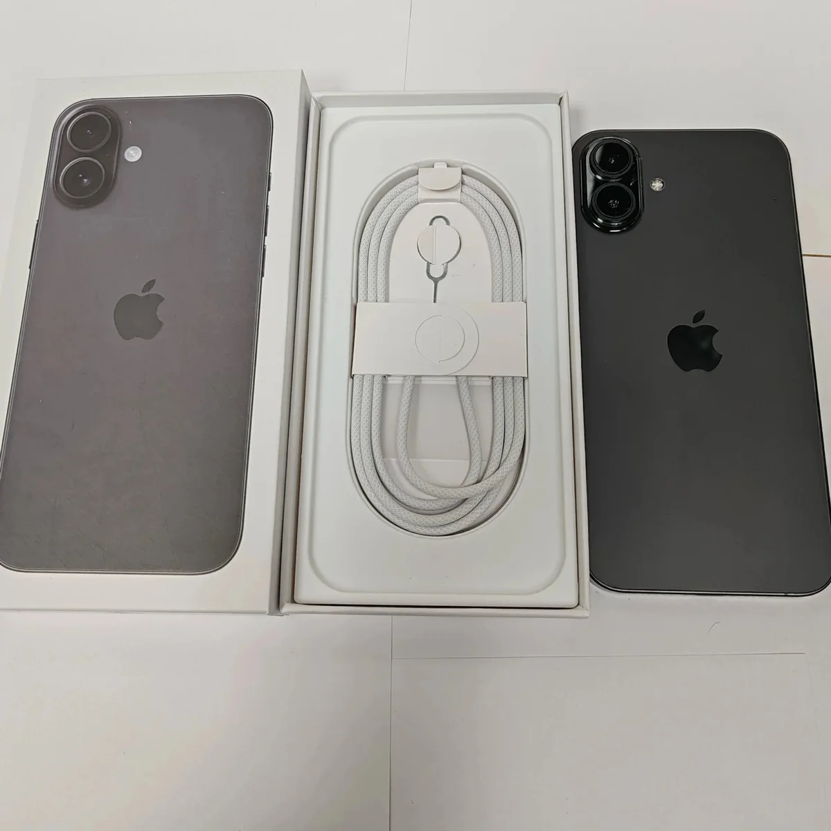 Apple iPhone 15 Midnight Smartphone — product photo on Sugargoo Spreadsheet