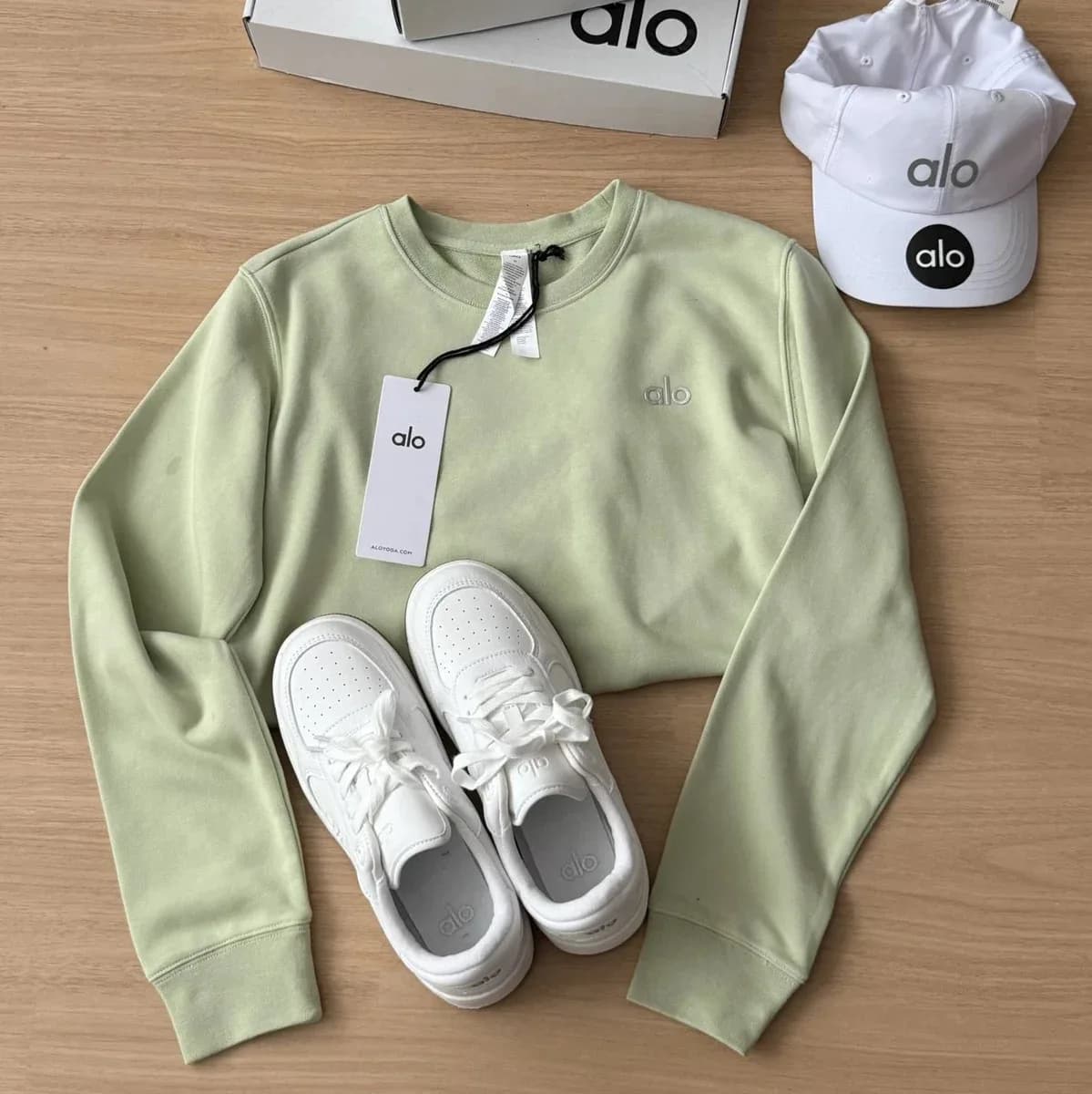 Alo Yoga Green Tea Crewneck Sweatshirt — product photo on Sugargoo Spreadsheet