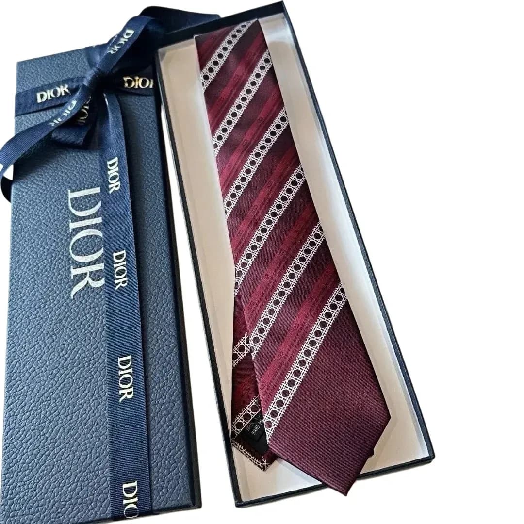 Dior Burgundy & White Cane Pattern Tie — product photo on Sugargoo Spreadsheet