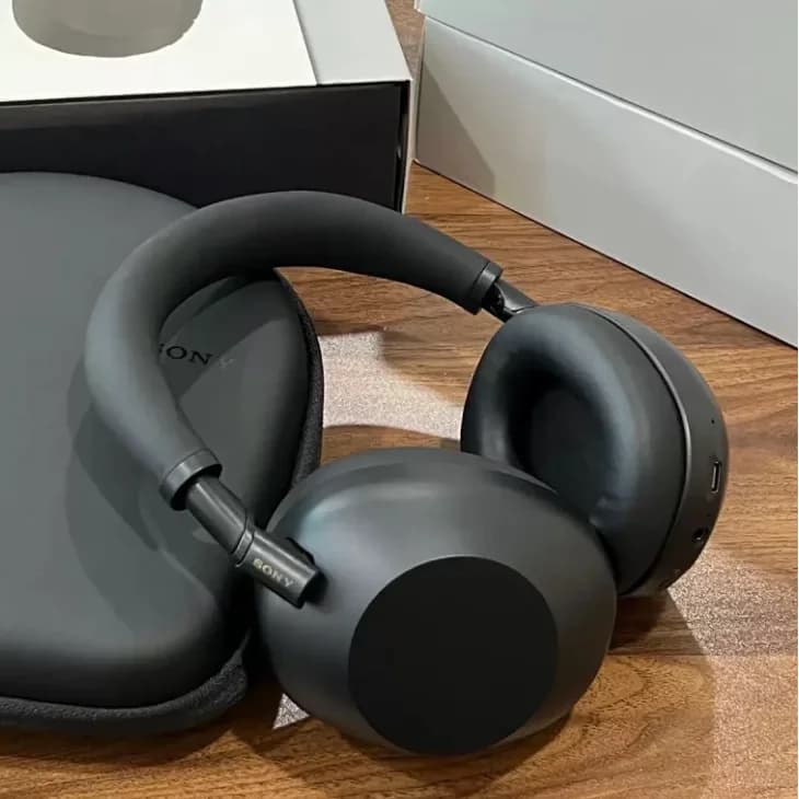 Sony XM6 Black Noise-Canceling Headphones — product photo on Sugargoo Spreadsheet