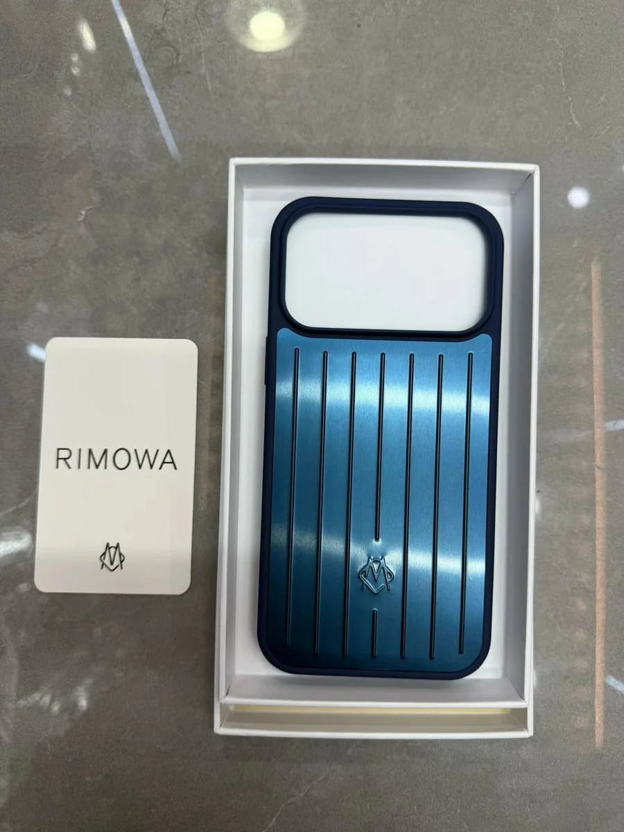 Rimowa Blue Gradient Phone Case for iPhone — product photo on Sugargoo Spreadsheet